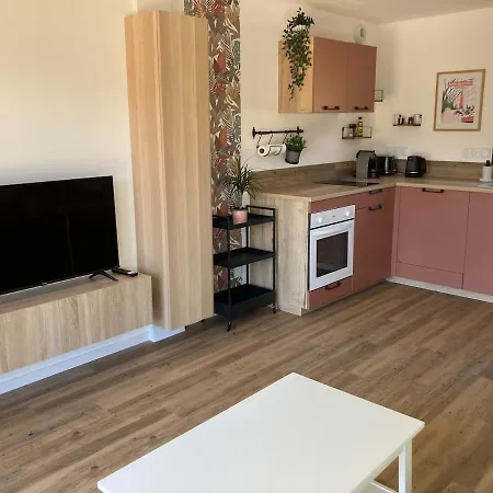Apartment Casita D Escattes, Calme, Special Famille Nîmes